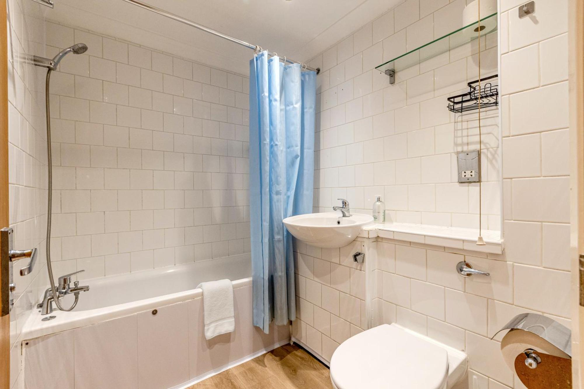 Apartamento Sunny 1br Gem Near Canary Wharf With Parking