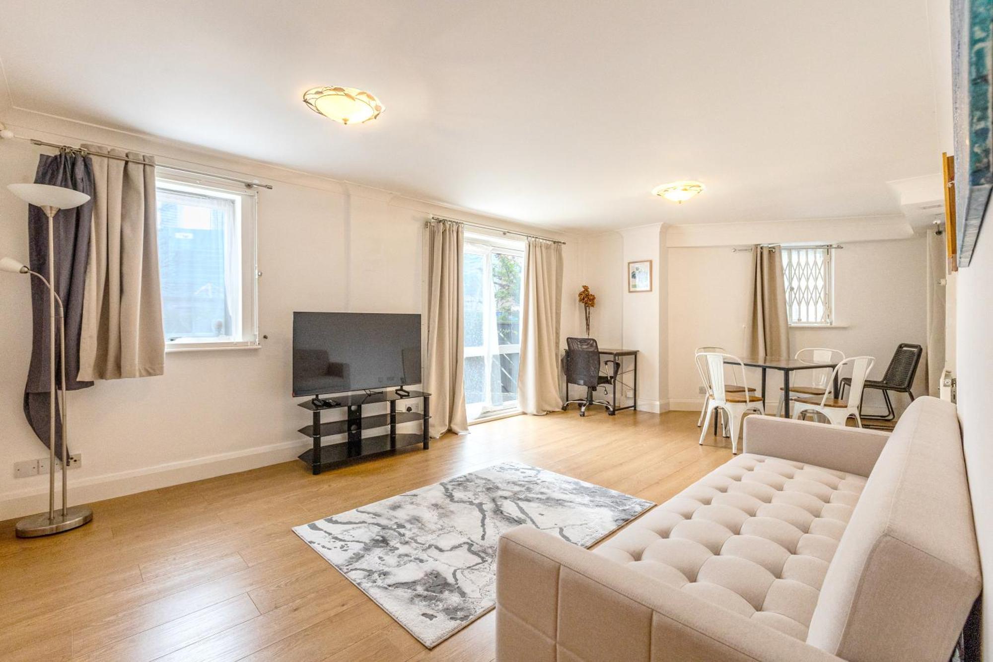 Sunny 1br Gem Near Canary Wharf With Parking Apartamento Londres